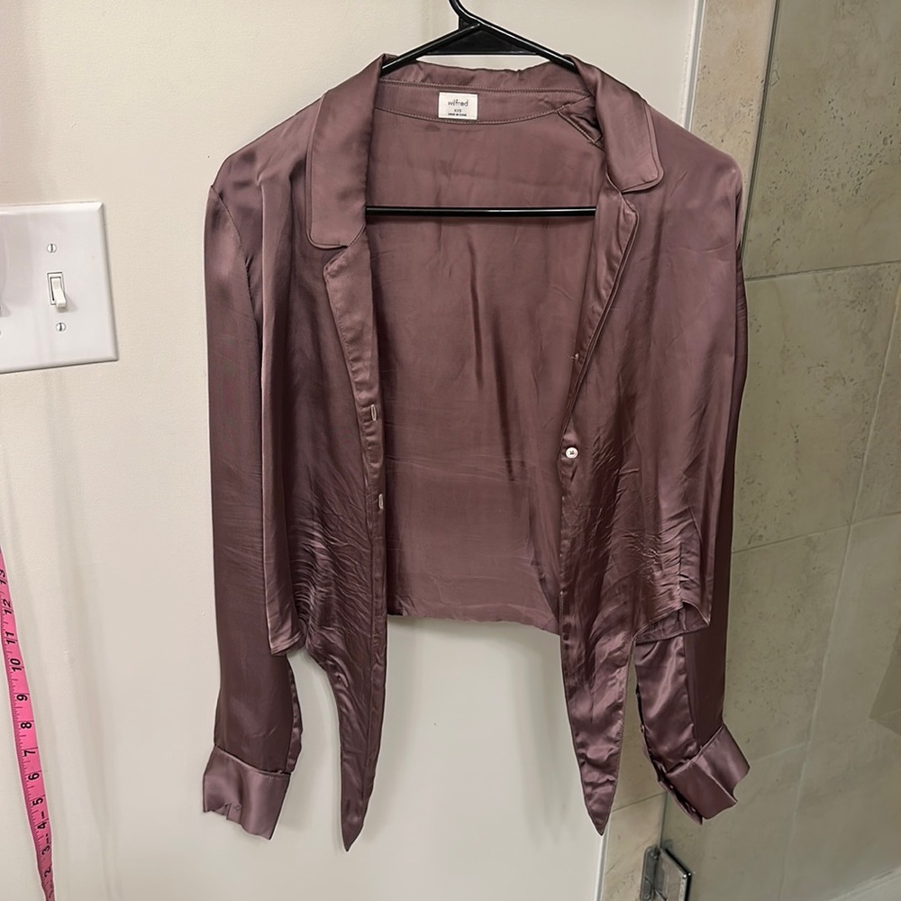 Aritzia Wilfred Mauve Satin Front Tie Button Down